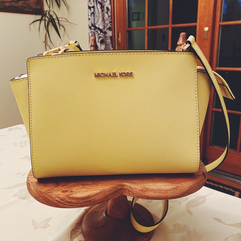 🍋 MICHAEL KORS SELMA “BUTTERCUP” CROSSBODYBAG
